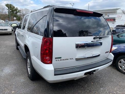 Used 2007 GMC Yukon XL SLT w/ SLT Preferred Equipment Group image 6