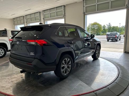 Used 2022 Toyota RAV4 XLE Premium AWD/4WD image 4