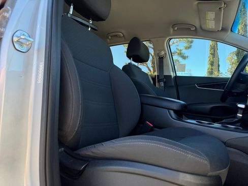 Used 2020 Kia Sorento LX w/ LX I4 Convenience Package image 19