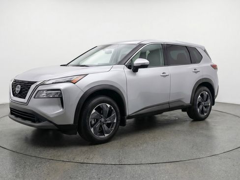 Used 2025 Nissan Rogue SV image 3