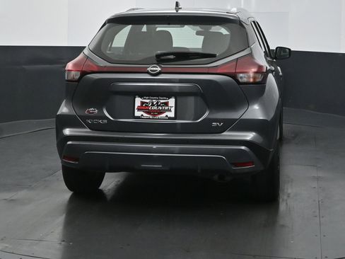 Used 2022 Nissan Kicks SV image 5