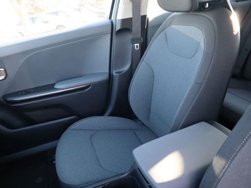 New 2025 Kia K4 LXS image 22