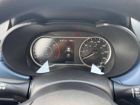 Used 2025 Nissan Versa SV FWD image 33