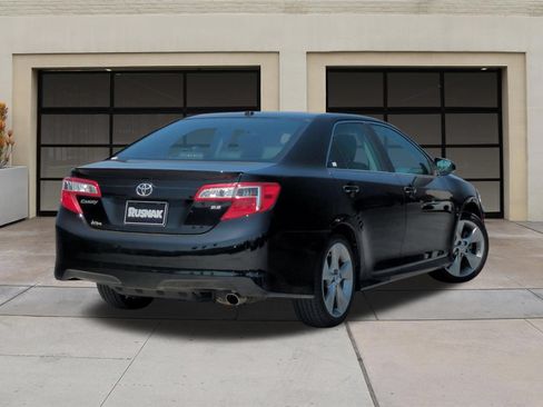 Used 2012 Toyota Camry SE FWD image 4