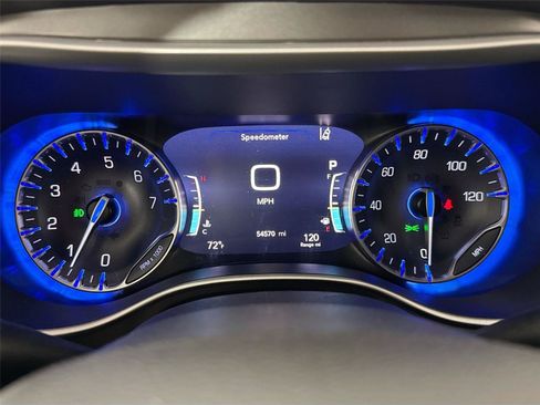 Used 2024 Chrysler Pacifica Touring-L FWD image 20