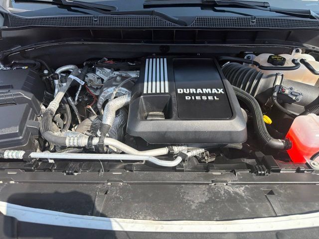 Used 2025 Chevrolet Suburban High Country AWD/4WD image 36
