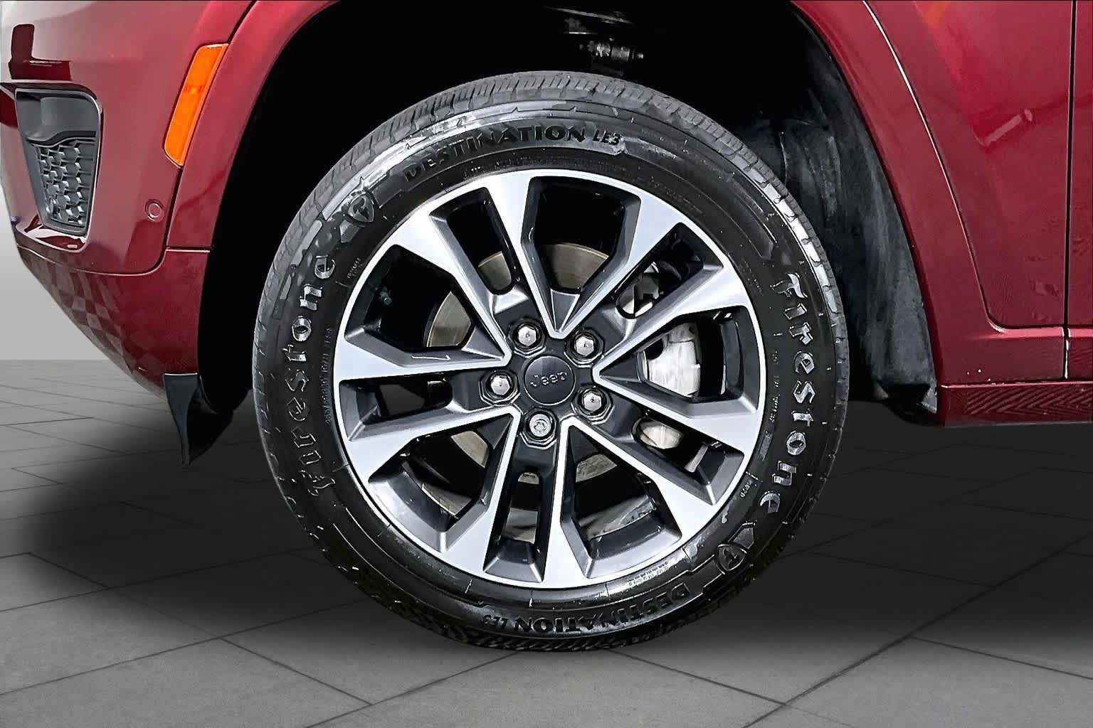 Used 2022 Jeep Grand Cherokee Overland AWD/4WD image 10
