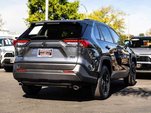 Used 2025 Toyota RAV4 XLE w/ Convenience Package image 9