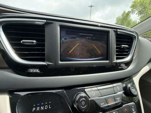 Used 2022 Chrysler Voyager LX FWD image 17