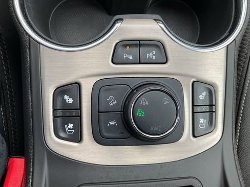 Used 2023 GMC Terrain Denali image 9