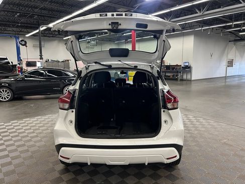 Used 2022 Nissan Kicks SV FWD image 11