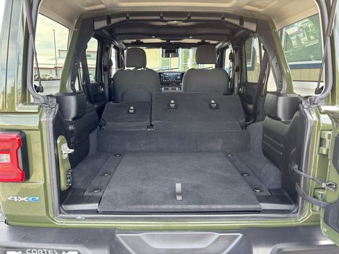 Used 2024 Jeep Wrangler Unlimited Sahara AWD/4WD image 26