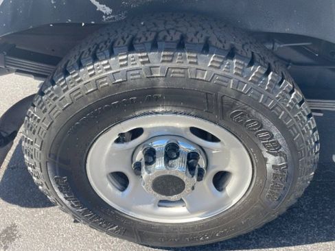 Used 2010 Chevrolet Express 3500 LS image 22