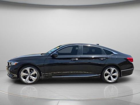 Used 2020 Honda Accord Touring image 3