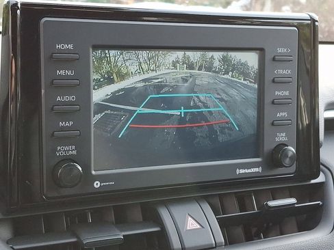 Used 2022 Toyota RAV4 XLE image 18