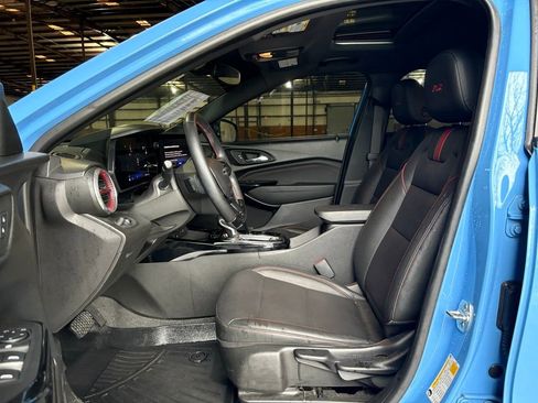 Used 2024 Chevrolet Trax RS w/ Sunroof Package image 18