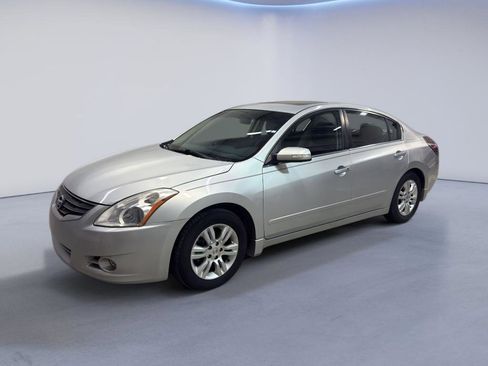 Used 2010 Nissan Altima 2.5 SL w/ SL Pkg image 3