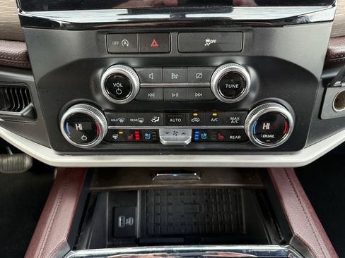 Used 2023 Ford Expedition Limited image 31