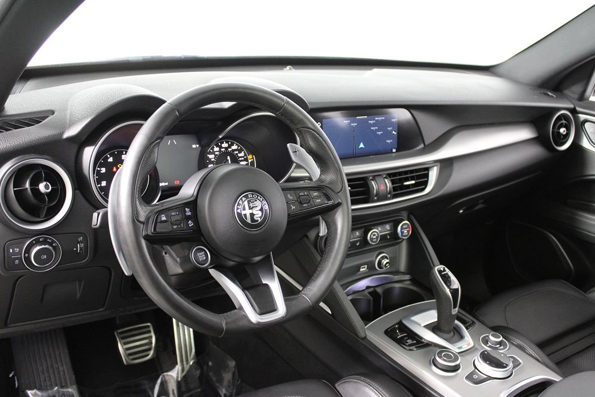 Used 2023 Alfa Romeo Stelvio Veloce AWD/4WD image 6