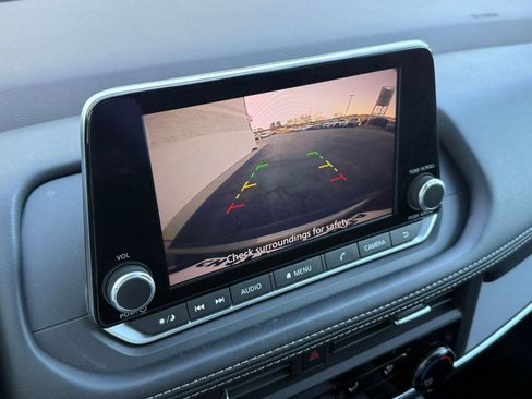 Used 2023 Nissan Rogue S image 27