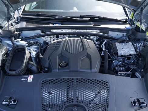 Certified 2026 Porsche Macan image 17