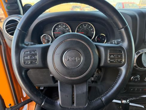 Used 2012 Jeep Wrangler Unlimited Rubicon w/ Connectivity Group AWD/4WD image 10