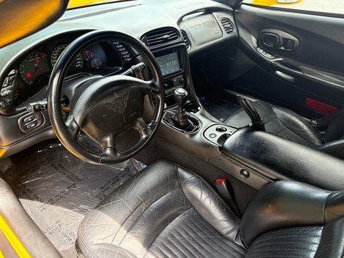 Used 2004 Chevrolet Corvette Convertible w/ Preferred Equipment Group RWD image 28