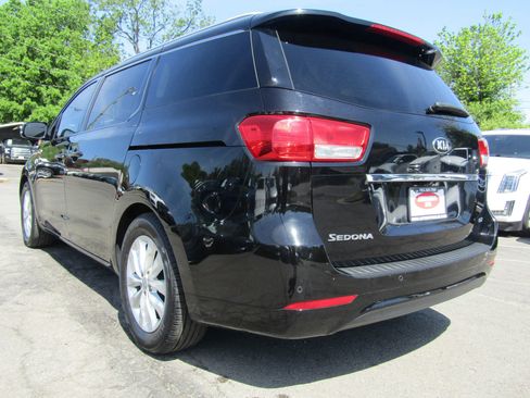 Used 2017 Kia Sedona EX FWD image 5