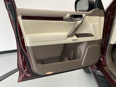 Used 2019 Lexus GX 460 Premium w/ Premium Package image 9