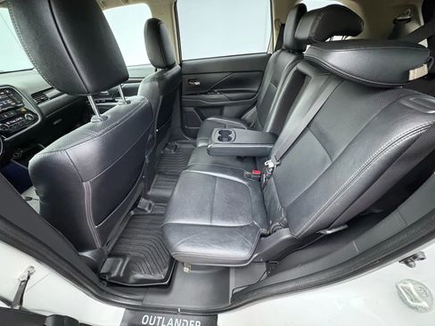 Used 2016 Mitsubishi Outlander SEL image 16