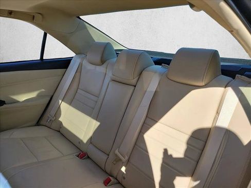 Used 2015 Toyota Camry XLE image 14