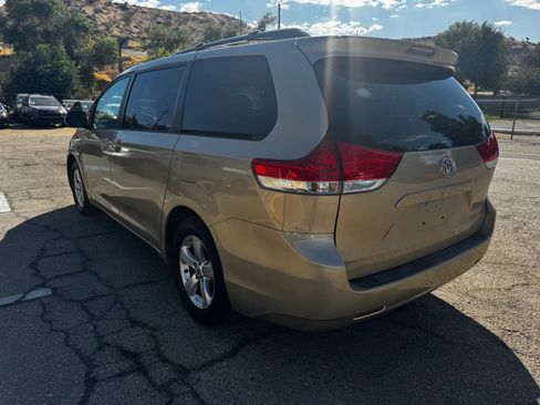 Used 2012 Toyota Sienna LE w/ Towing Pkg FWD image 6