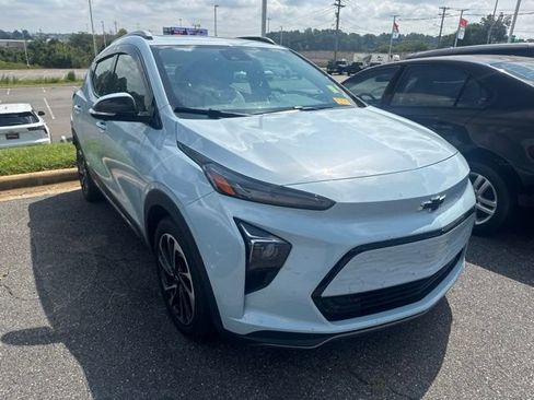 Used 2023 Chevrolet Bolt EUV Premier w/ Sun & Sound Package FWD image 3