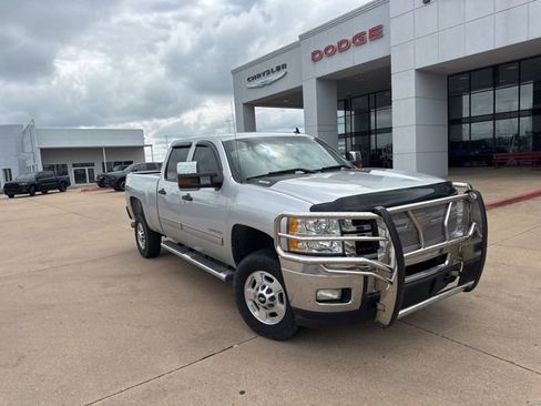 Used 2013 Chevrolet Silverado 2500 LT w/ Interior Plus Package AWD/4WD image 2