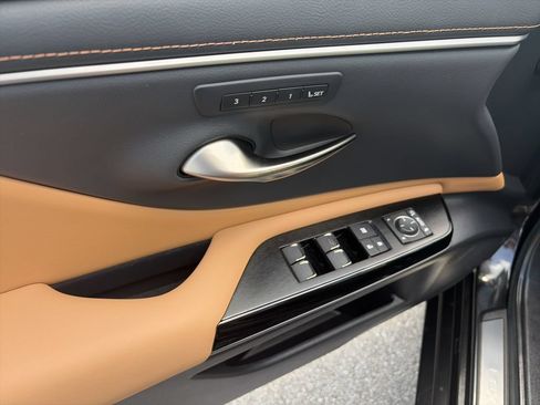 Used 2023 Lexus ES 350 w/ Premium Package FWD image 18