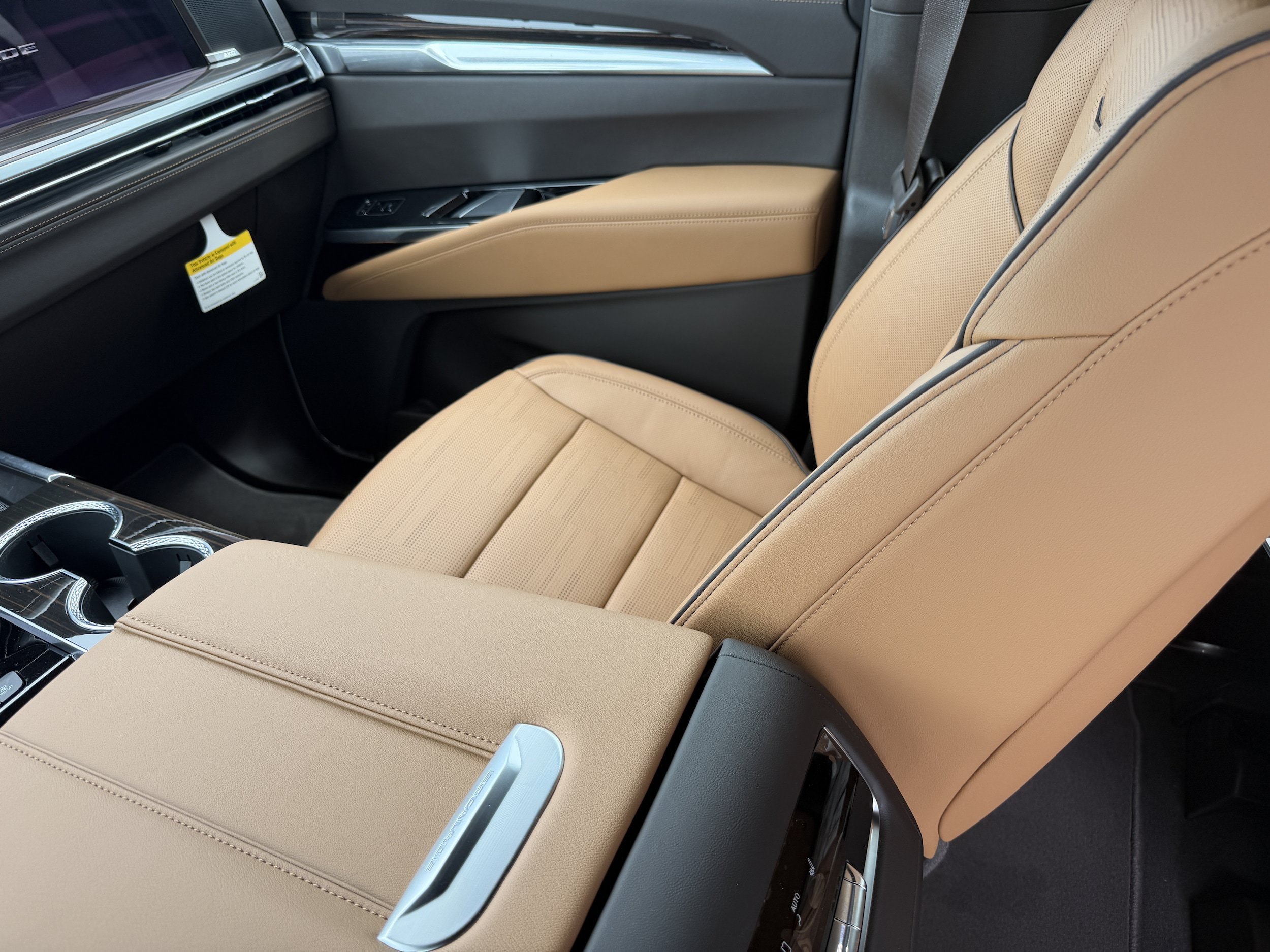 New 2026 Cadillac Escalade Luxury w/ LPO, Radiant Package AWD/4WD image 15