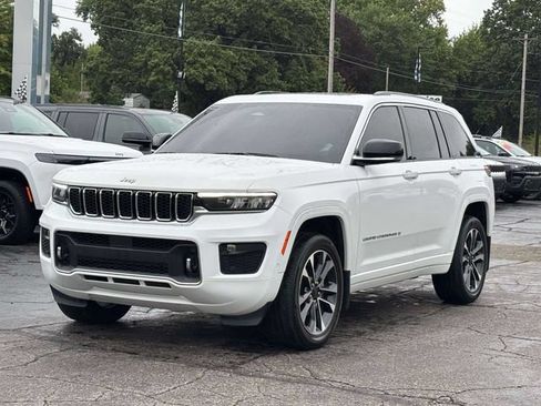 Used 2023 Jeep Grand Cherokee Overland w/ MOPAR Finishing Package AWD/4WD image 29