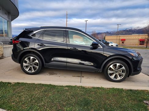 Used 2024 Ford Escape Platinum image 4