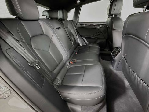 Certified 2025 Porsche Macan image 28