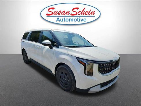 Used 2025 Kia Carnival FWD image 3