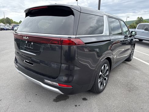 Used 2022 Kia Carnival EX FWD image 3