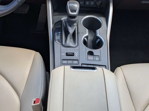 Used 2020 Toyota Highlander XLE AWD/4WD image 19