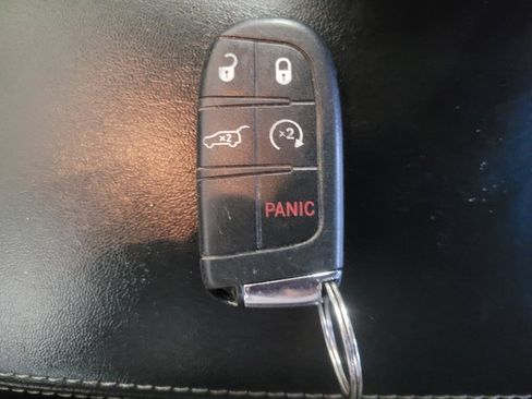 Used 2021 Jeep Compass Latitude AWD/4WD image 32