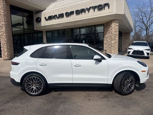 Used 2023 Porsche Cayenne Platinum Edition AWD/4WD image 2