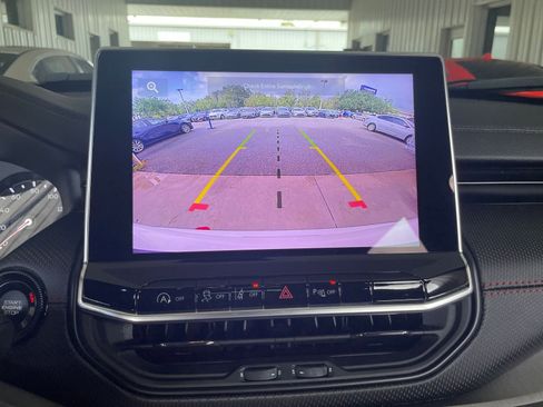 Used 2025 Jeep Compass Trailhawk image 17