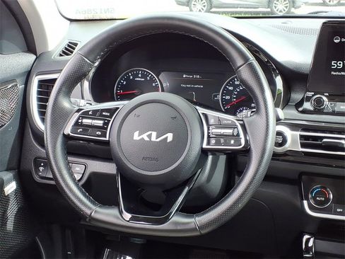 Used 2022 Kia Seltos SX w/ Sunroof Package image 9
