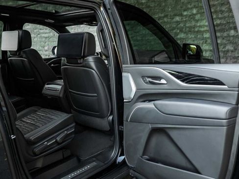 Used 2023 Cadillac Escalade ESV V image 16