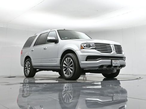 Used 2017 Lincoln Navigator Select image 31