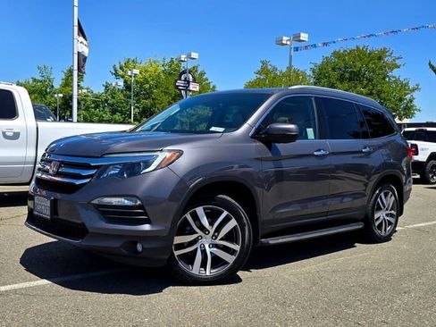 Used 2017 Honda Pilot Elite image 3