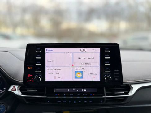 Used 2022 Toyota Sienna XLE Woodland Edition image 24